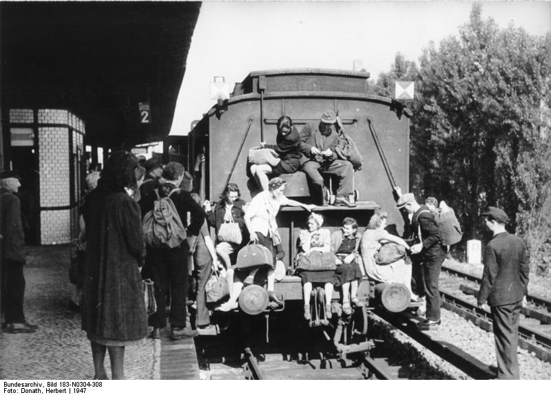 Bild: überfüllter Zug ins Brandenburgische