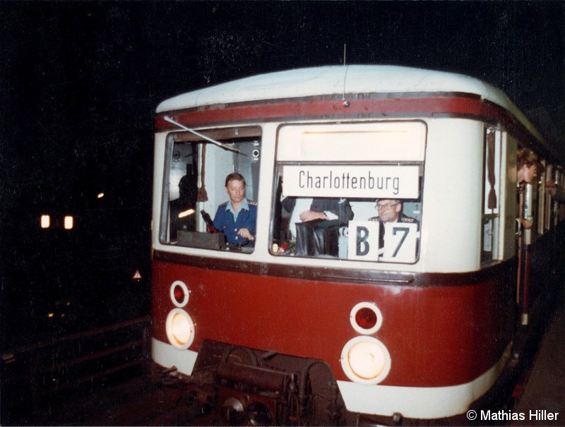 Bild: erster Zug ab Friedrichstraße